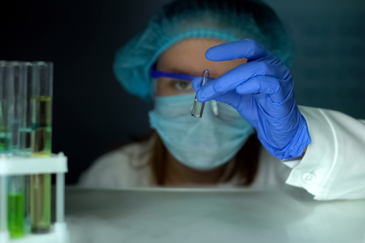 vaccine-trial-lab-scientist.jpg