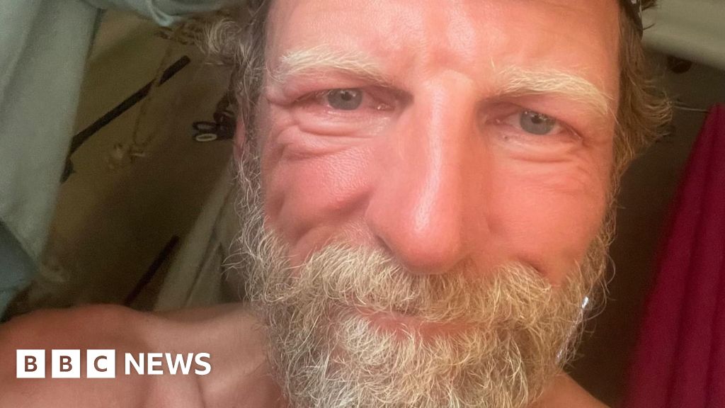 Russian NHS doctor rows across Atlantic for Ukraine