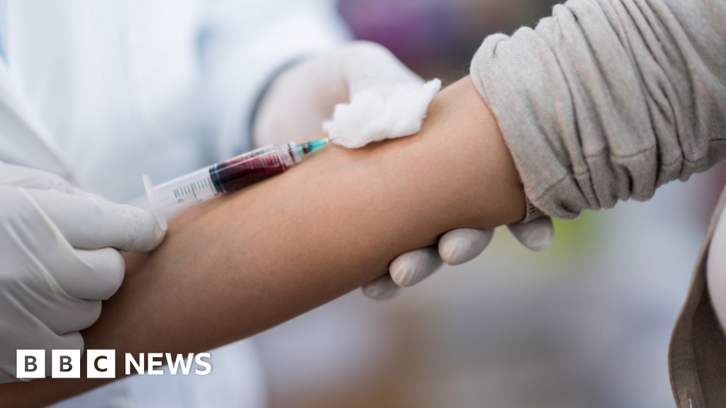 Gloucestershire NHS phlebotomists six weeks into strikes over pay
