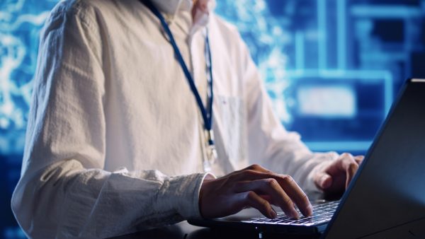 technician-performs-ai-simulations-600x338.jpg