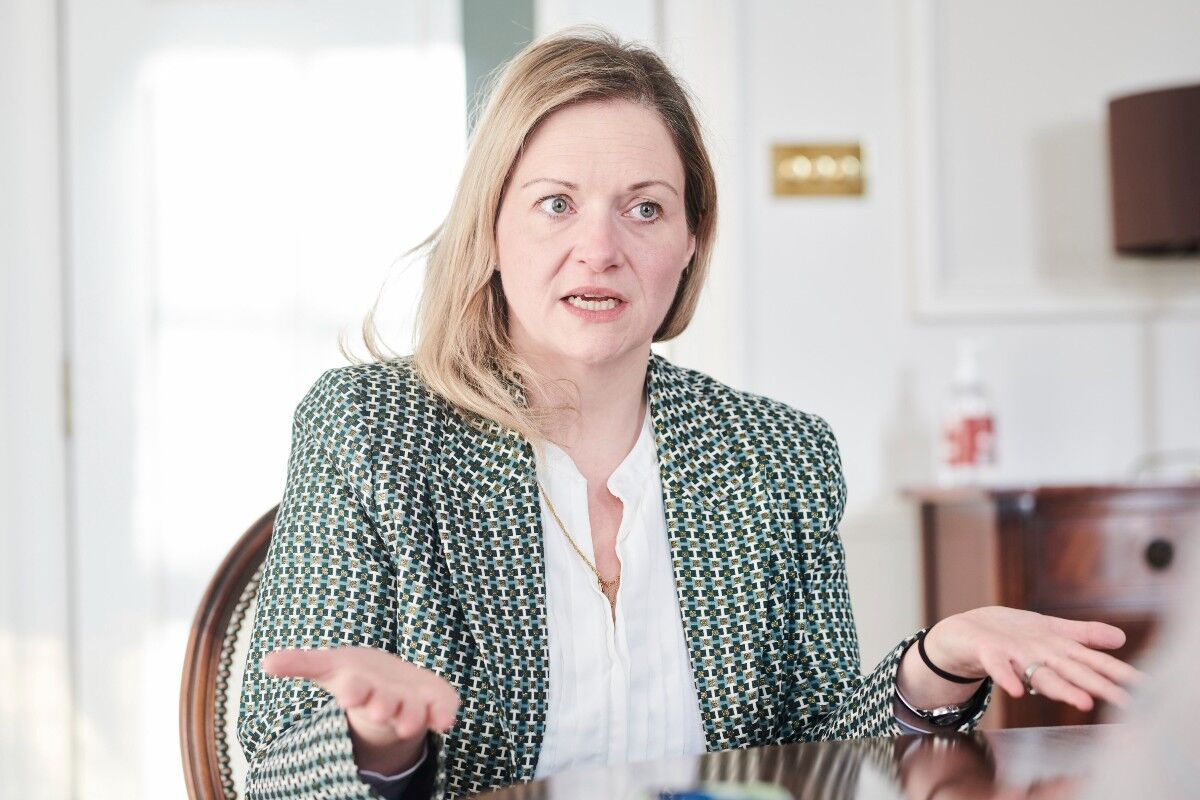katie-bramall-stainer-hands-out.jpg